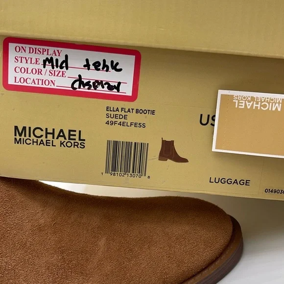 MICHAEL KORS ELLA FLAT BOOTIE SUEDE
49F4ELFE5S
LUGGAGE - Picture 16 of 16